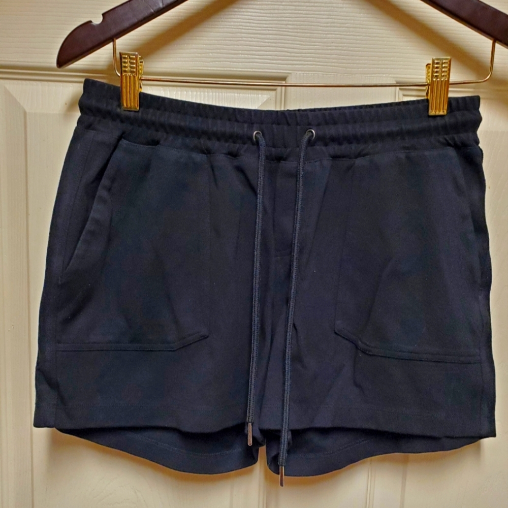 Liverpool Women's Black Shorts Size 4